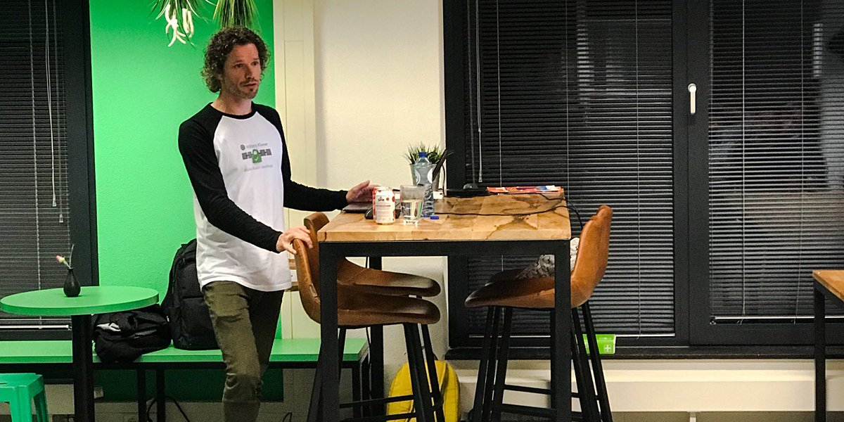 #blockchain Rockstar <a href="/tebbenhof/">Arjen Tebbenhof</a> in action on #ethereum <a href="/DevMotionMeetup/">DevMotion Meetup</a>!