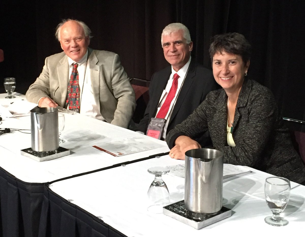 Opening <a href="/Exploration17/">Exploration 17</a> technical session where <a href="/FrankArnott/">Frank Arnott</a> #Awards finalists will present their #geoscience findings <a href="/ExplorerNews/">Earth Explorer</a>