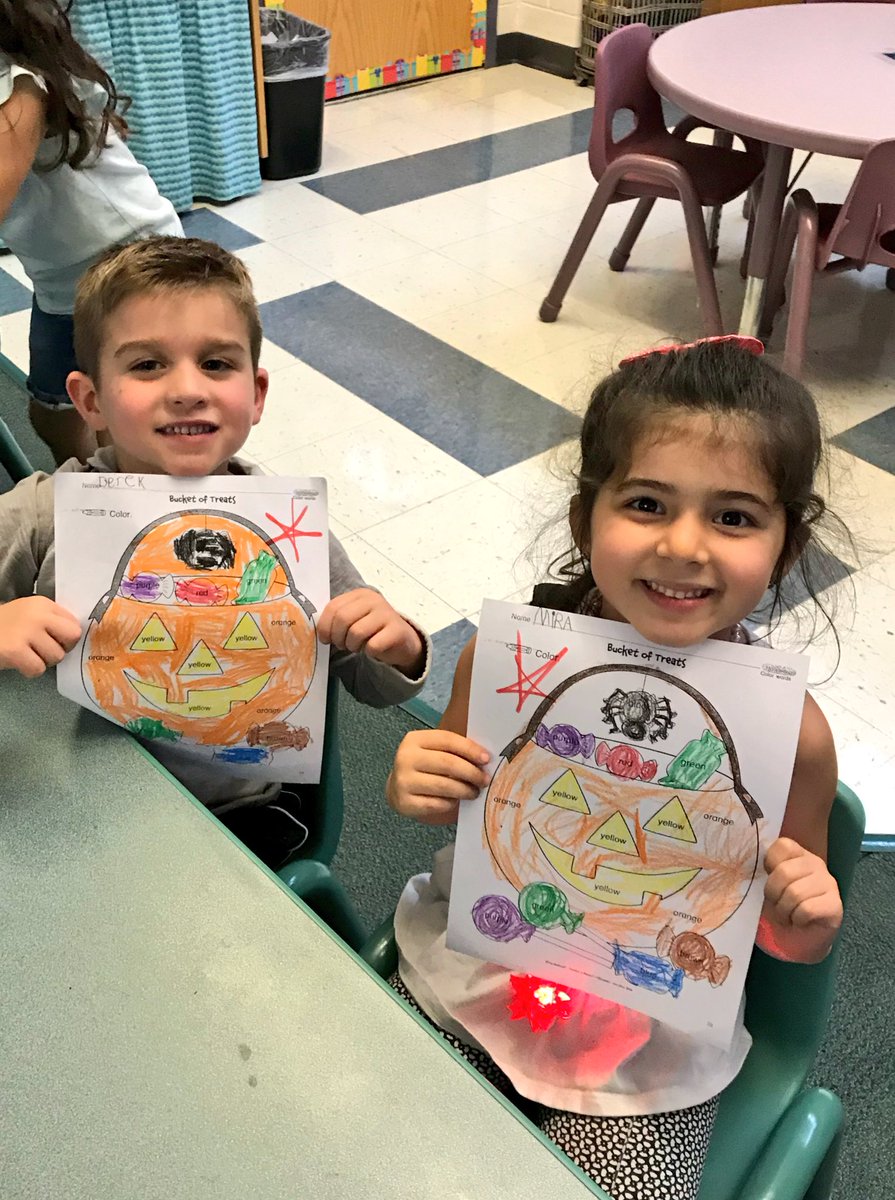 MsScarnati's tweet image. We can find and COLOR our COLOR words! #ColorIdentification #ReadingColors #HalloweenShapes @CatenaColts 🎃🖍