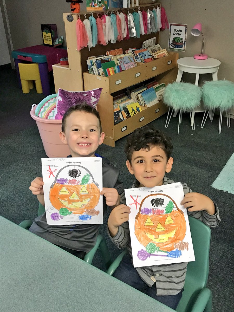 MsScarnati's tweet image. We can find and COLOR our COLOR words! #ColorIdentification #ReadingColors #HalloweenShapes @CatenaColts 🎃🖍