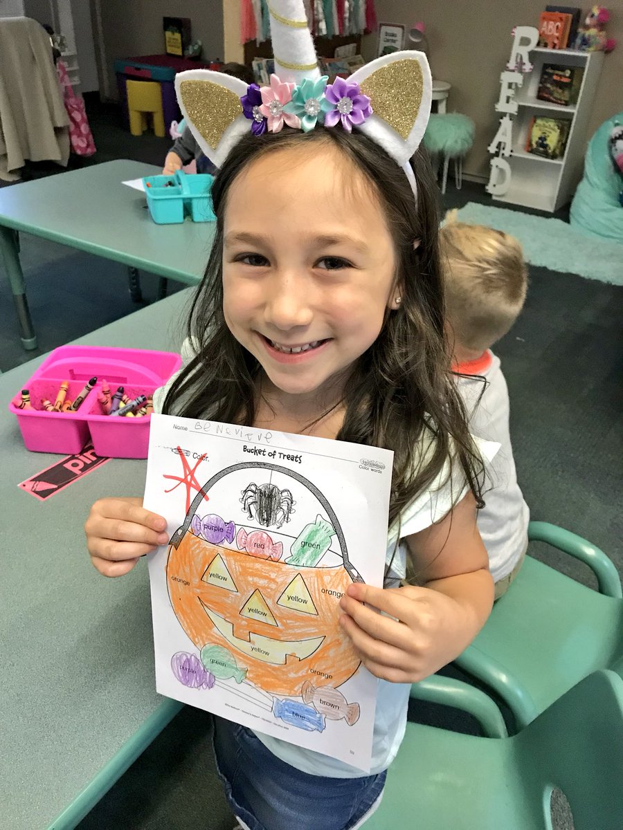 MsScarnati's tweet image. We can find and COLOR our COLOR words! #ColorIdentification #ReadingColors #HalloweenShapes @CatenaColts 🎃🖍