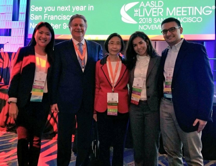 VivianOrtizMD's tweet photo. An honor to be in the presence of Dr. Lok and Dr. Sokol. @AASLDPresident #AASLD2017 #LiverMtg17 #emergingliverscholars https://t.co/nhCD3AaaFF