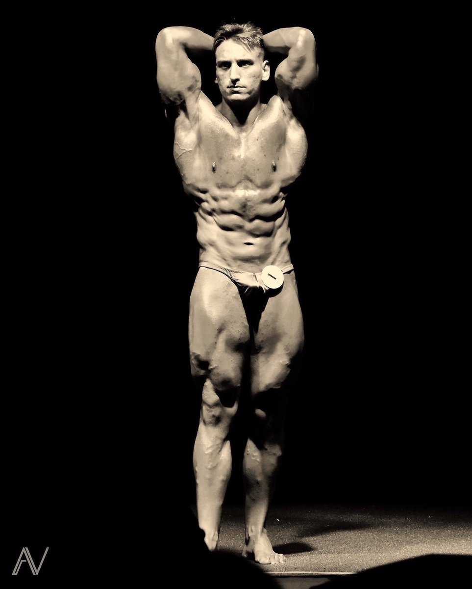 ArellaVisuals's tweet photo. Stand alone 
#bodybuilding #flex #muscle #fitness #muscleandfitness #bodybuildingmotivation #aesthetic #aesthetics https://t.co/AnfEUUX4Ty