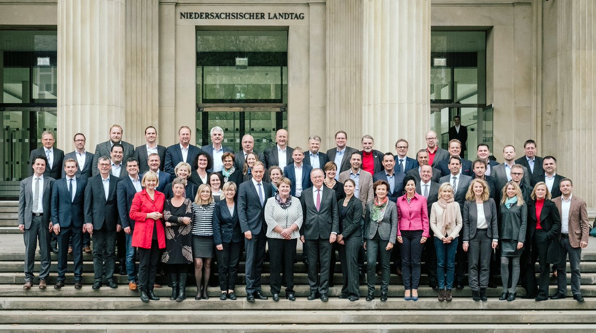 hujahn's tweet photo. Heute in Hannover - meine Fraktion vor dem Landtag 😊 https://t.co/eQKlgzdCVf