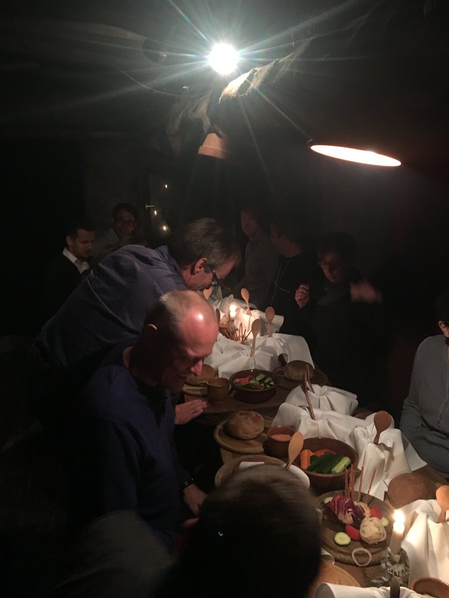 ArnoCook's tweet photo. Ritteressen im Schloss Neufahrn, tolles Firmenevent #msgsystems #msgdavid https://t.co/4vDq2scSeK
