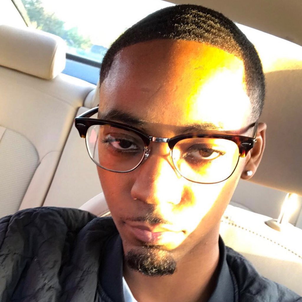 jamal_hanney's tweet photo. In a world full of trends, I want to remain a classic 🤷🏼‍♂️ https://t.co/tFTCympWiW