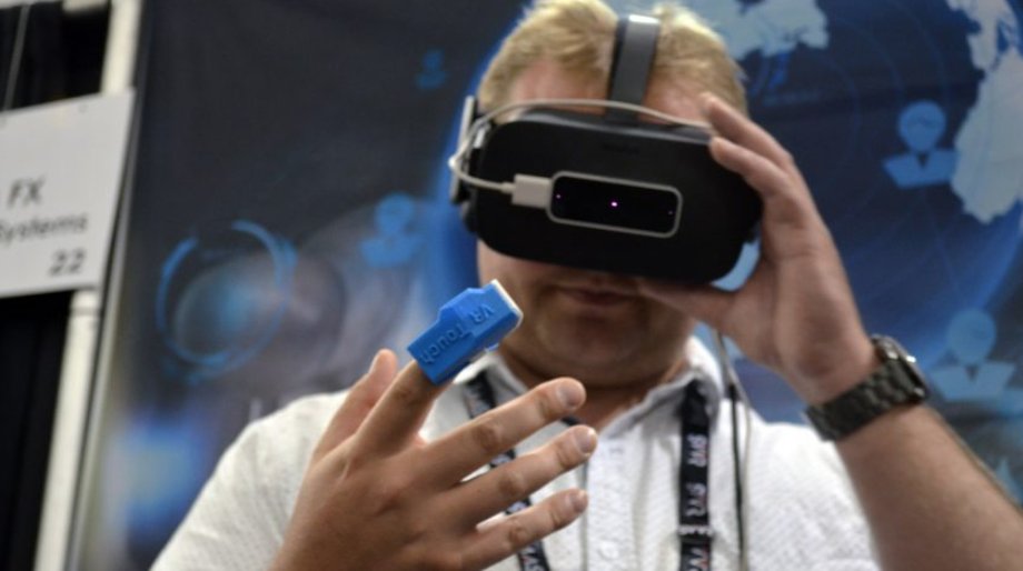 LuArroyo_'s tweet photo. RT Sponsor Spotlight: Go Touch VR (@GoTouchVR) https://t.co/BZn9GoYCiZ via @AskGreenlight #VRS2017 https://t.co/3mlSPEGa3w