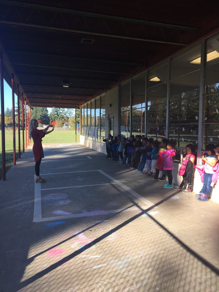 brookwoodbobcat's tweet photo. Kinder Ss mindfully breathing, building number sense & learning academic discourse. Outstanding learning! #KidsDeserveIt #HSDchat https://t.co/g9kFFnpABr