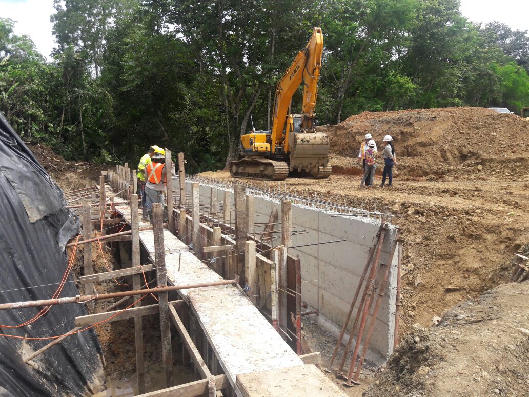 Director de Darién, Félix Espinosa, inspecciona avances en los 8.4 km de la Carretera Panamericana-Puerto Lara.