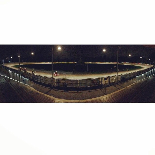 Windrushtriclub's tweet photo. Tuesday night is #velodrome night! 🚴🏻♀️🚴🏼🙌🏻
#windrushtri #hhv #hernehill #triathlon #swimbikerun #trilife #cycling #cyclingpics https://t.co/IrXHXTMOE4