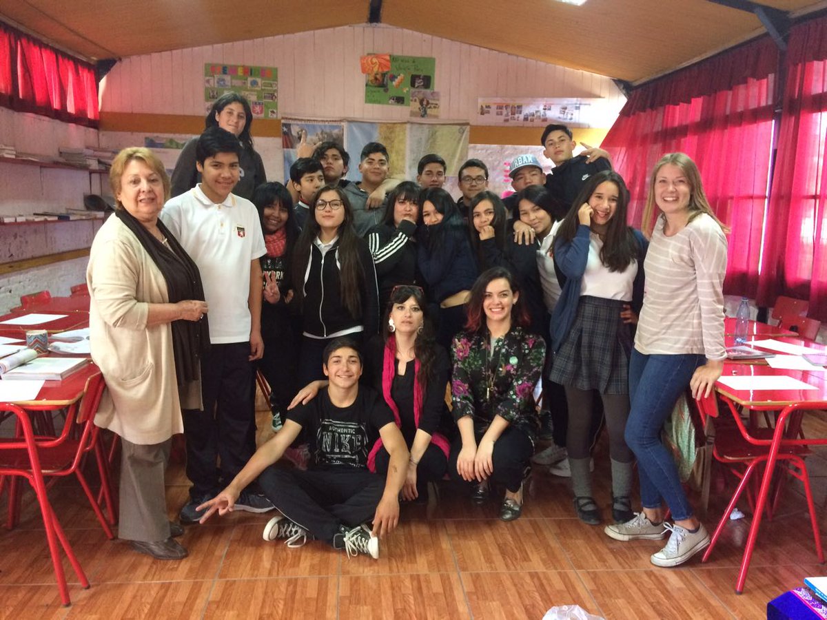 Educacion2020's tweet photo. Taller de Redes Sociales junto a 8vo básico de escuela Ciudad de Lyon: ell@s crearon la cuenta @MeEnoja2017  ¡son sec@s! #AlertaPorElAgua https://t.co/u0mWnSOdZu