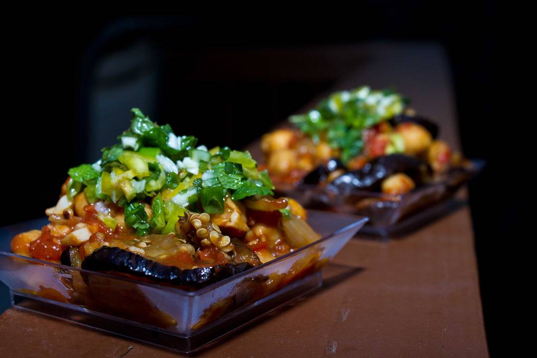 DesignsbyMMD's tweet photo. Had the opportunity to hang out with the @ins8iable_catering again as we enjoy making food look sexy..... #cltfood #cltlocal #charlottefood https://t.co/3rKlKuLeHD