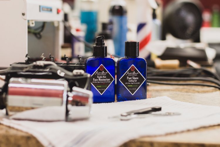 BensonsBarber's tweet photo. When it comes to getting the perfect shave, moisturizing before and after is essential. https://t.co/n2kAwl6ssg