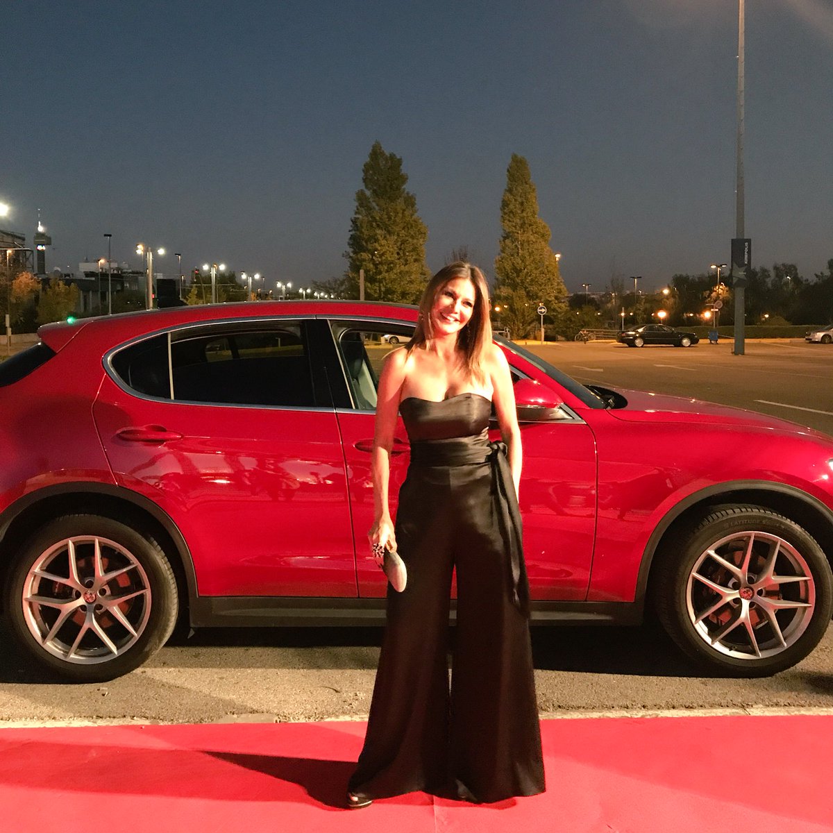 AlfaRomeo_es's tweet photo. Los primeros invitados llegan a la alfombra roja de los @PremiosIris #PremiosIRIS https://t.co/yns1oc91vy