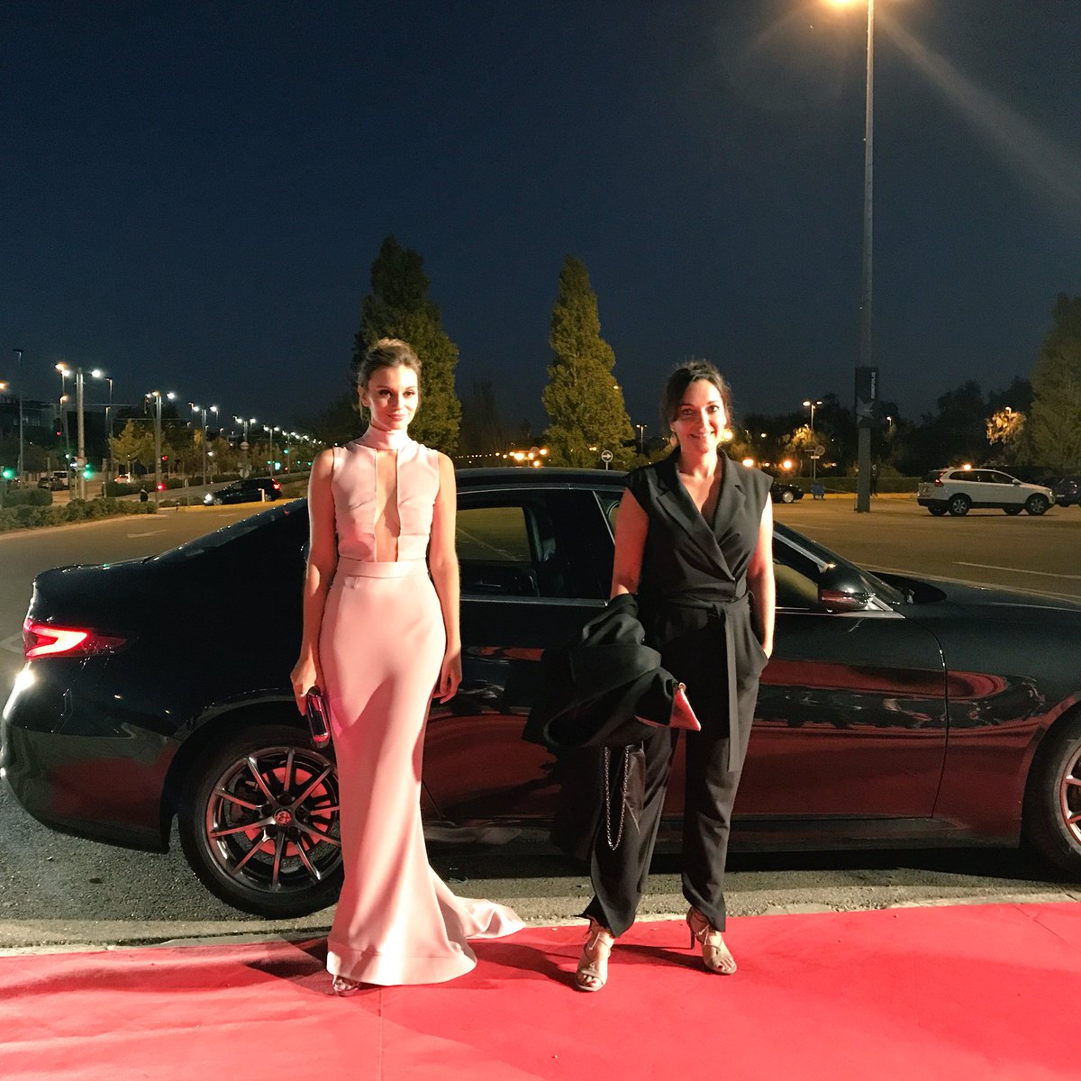 AlfaRomeo_es's tweet photo. Los primeros invitados llegan a la alfombra roja de los @PremiosIris #PremiosIRIS https://t.co/yns1oc91vy