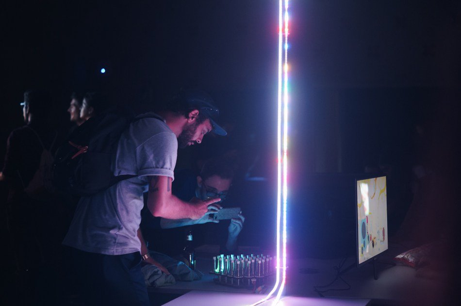 3happytigers's tweet photo. La de juegos 🔝 a los que jugamos en @bemyhuman_ entre luces de color y 🍻! Que se muevan más eventos así, PLS! 🎮🎉
https://t.co/PEoreDSPBV https://t.co/vABDFj0dYS