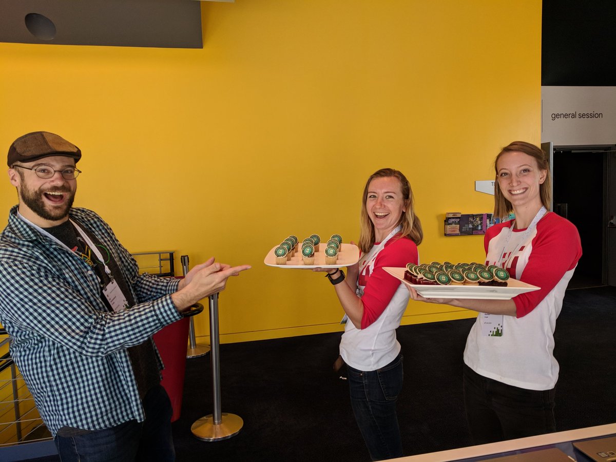 Did someone say cupcakes...? #CertLounge #ChromeDevSummit