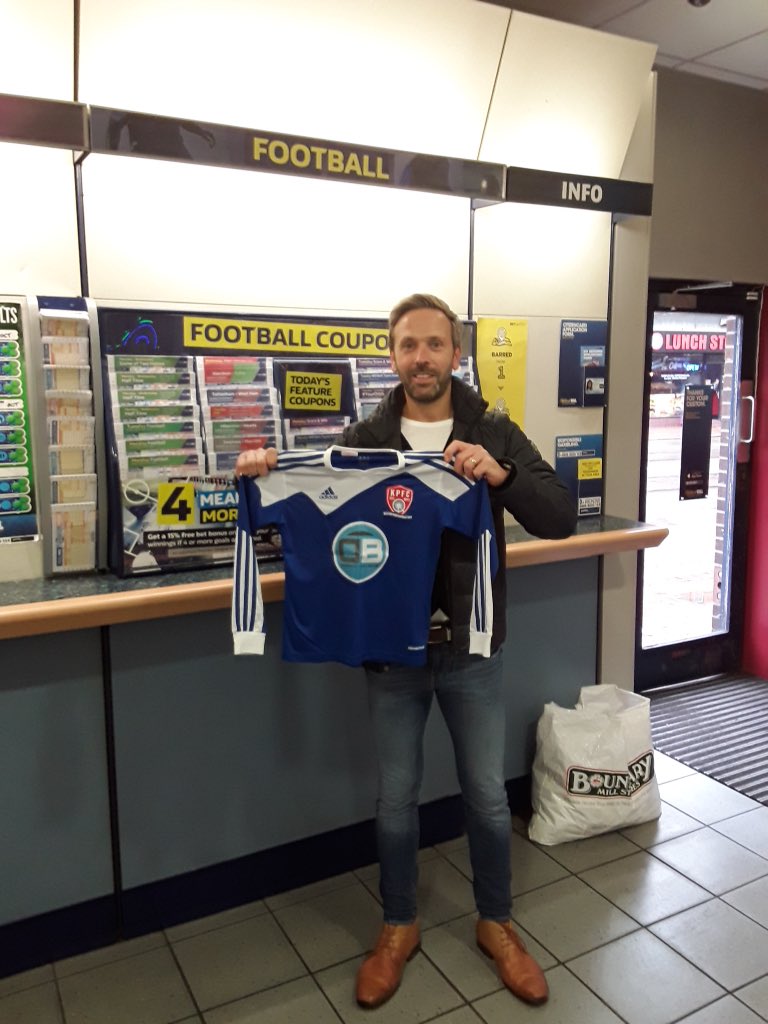 KitAid's tweet photo. First of hopefully many donations made yesterday at the Sheffield @WilliamHill branch. Collections also taking place at Chesterfield branch. https://t.co/RhhCcjXP4s