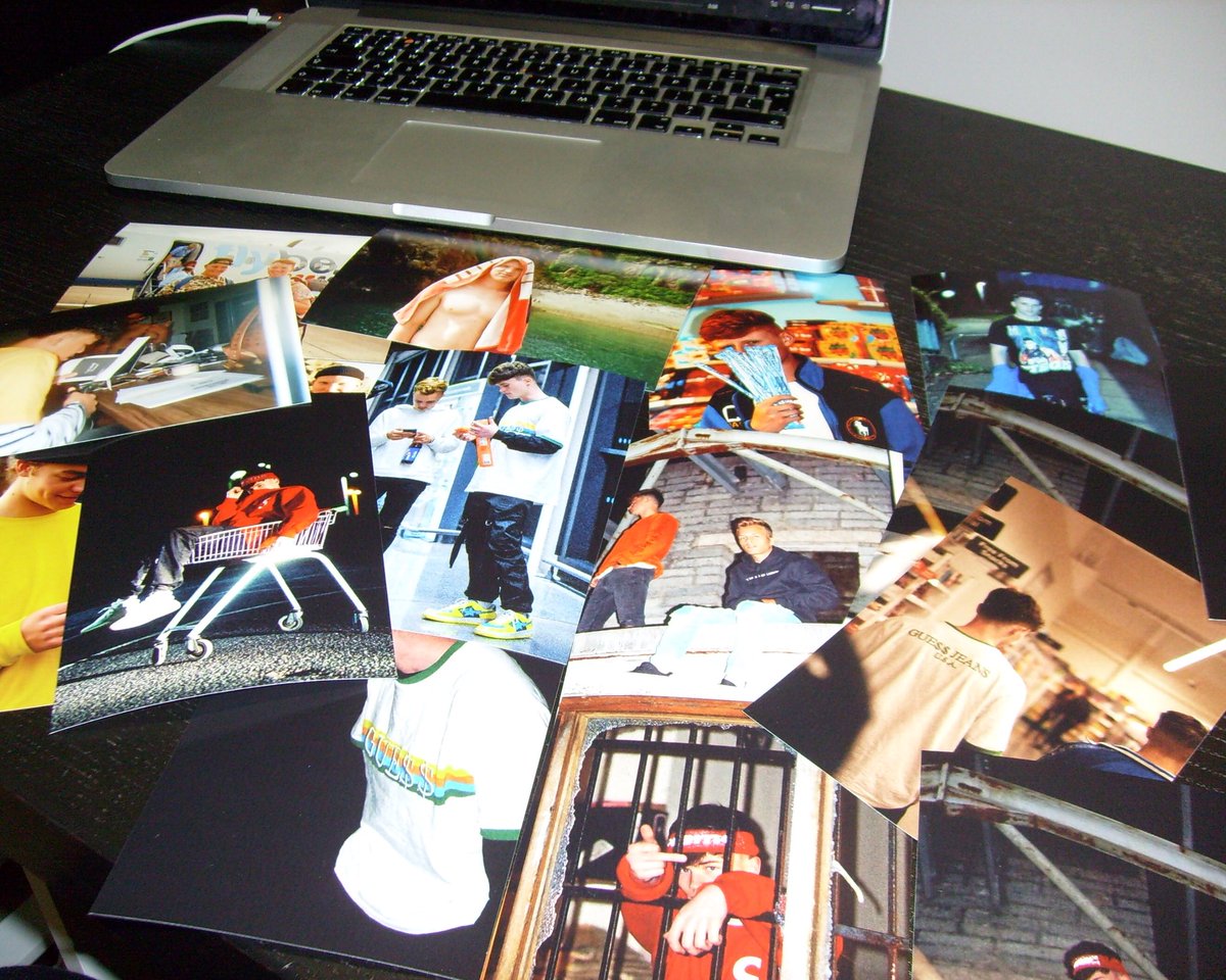 grvisual's tweet image. I’M GIVING AWAY 10 RANDOM PRINTS. 

FIRST 10 PEOPLE TO DM WITH THEIR FAVOURITE SONG LYRIC. 

LIMITED TO ONE/PERSON. 

⛈⛈⛈⛈