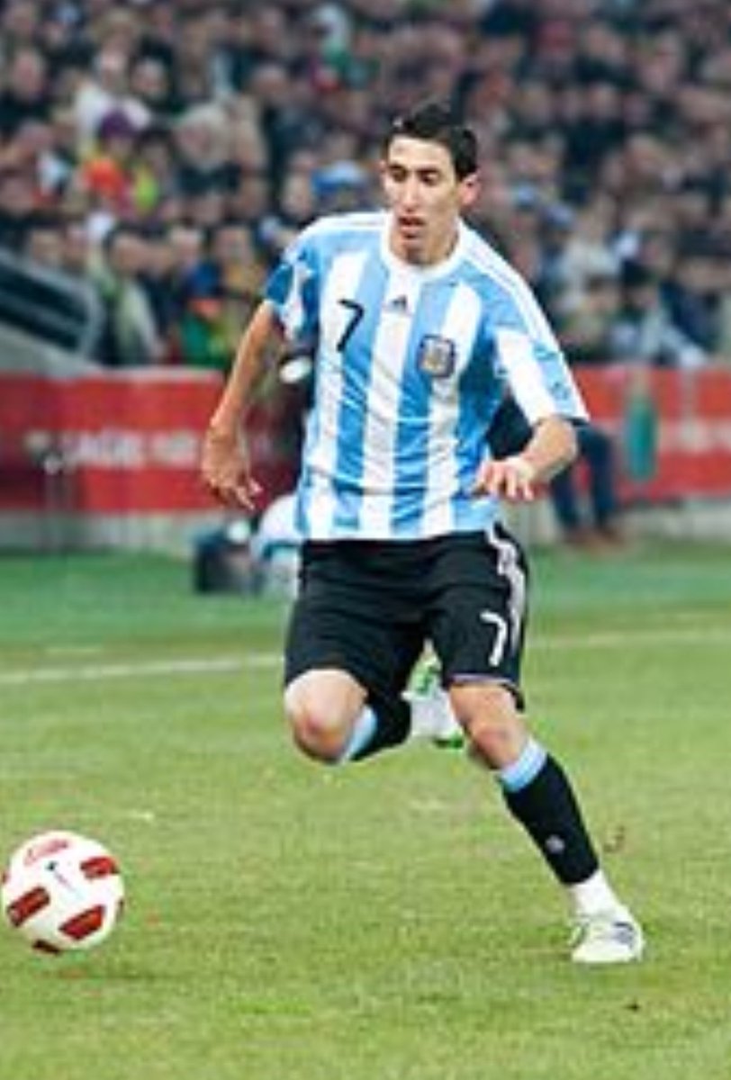 pelu090's tweet photo. Isis, x las dudas te dejo una foto de Messi... No erres Saludos! https://t.co/VBLJegKIcI