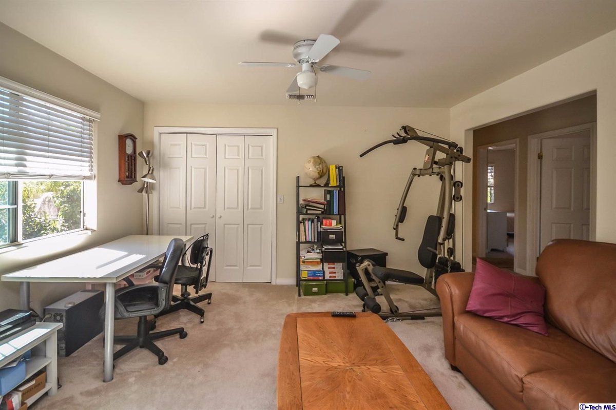 Remax_Optima's tweet photo. This spacious home is great for large families and is in a popular part of town. Grab a bargain today https://t.co/DYEUNiLvfo #relaestate https://t.co/2FRsLPLMUl