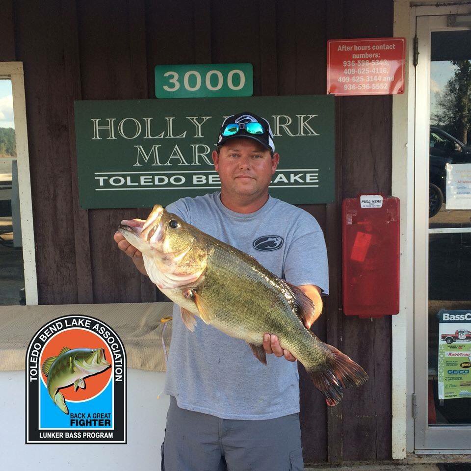TolBendCountry's tweet photo. Ricky Smith, Jr. of Center, TX caught this 10.06 lb-er on 10/22. This is #12 for the year. Visit https://t.co/2G1G47Qolr to see them all! https://t.co/HSsde9ynhA