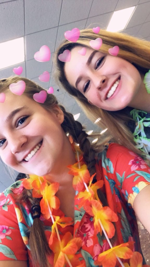 BCRAMMOUNTAIN's tweet photo. Tacky Tourist Tuesday!!! πΊπΊ #bcspiritweek @BCHSprincipal @MrBroderickBCHS @BCramsports1 https://t.co/VCvJJLDLo9
