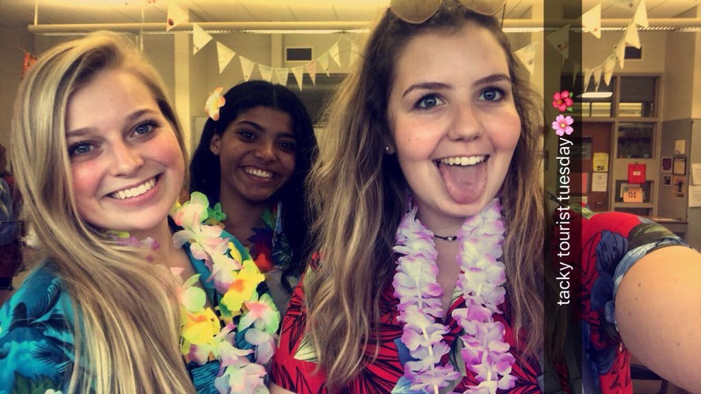 BCRAMMOUNTAIN's tweet photo. Tacky Tourist Tuesday!! πΊπΊ #bcspiritweek @BCHSprincipal @MrBroderickBCHS BCramsports1 https://t.co/2jT9WDGJng