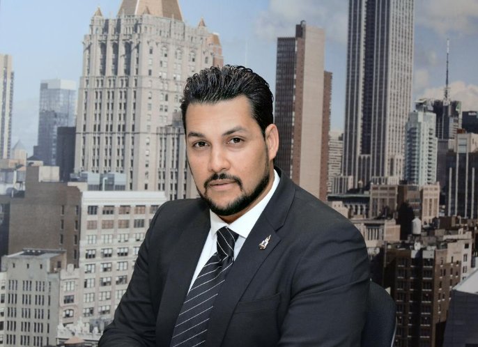 ALPFAOrlando's tweet photo. @ALPFAOrlando President,@NewYorkLife @Orlando Partner @PerezHector featured in @OBJUpdate for his #leadership at @ALPFA. #ALPFA #NewYorkLife https://t.co/1WLi5rZCLG
