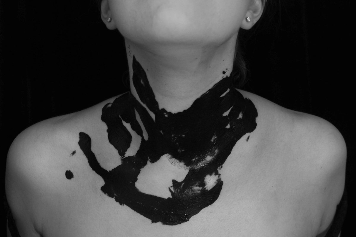 leahharrisart's tweet photo. Insidious// #photoseries #photography #anxiety #selfportrait #takeshold https://t.co/iTgptR1OTx