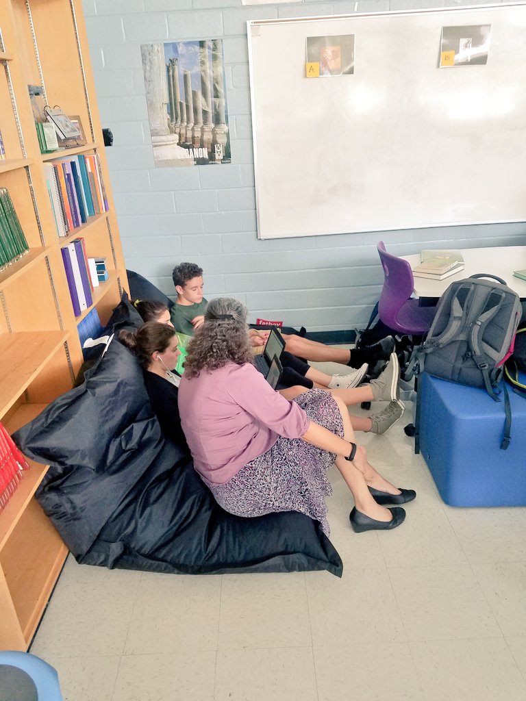 SouthTejas1984's tweet photo. Love how students are all in small groups and this atmosphere is very laid back yet completely focused. @AHISD #KeepStudentsEngaged #BigPic https://t.co/cGmf4LnOmB