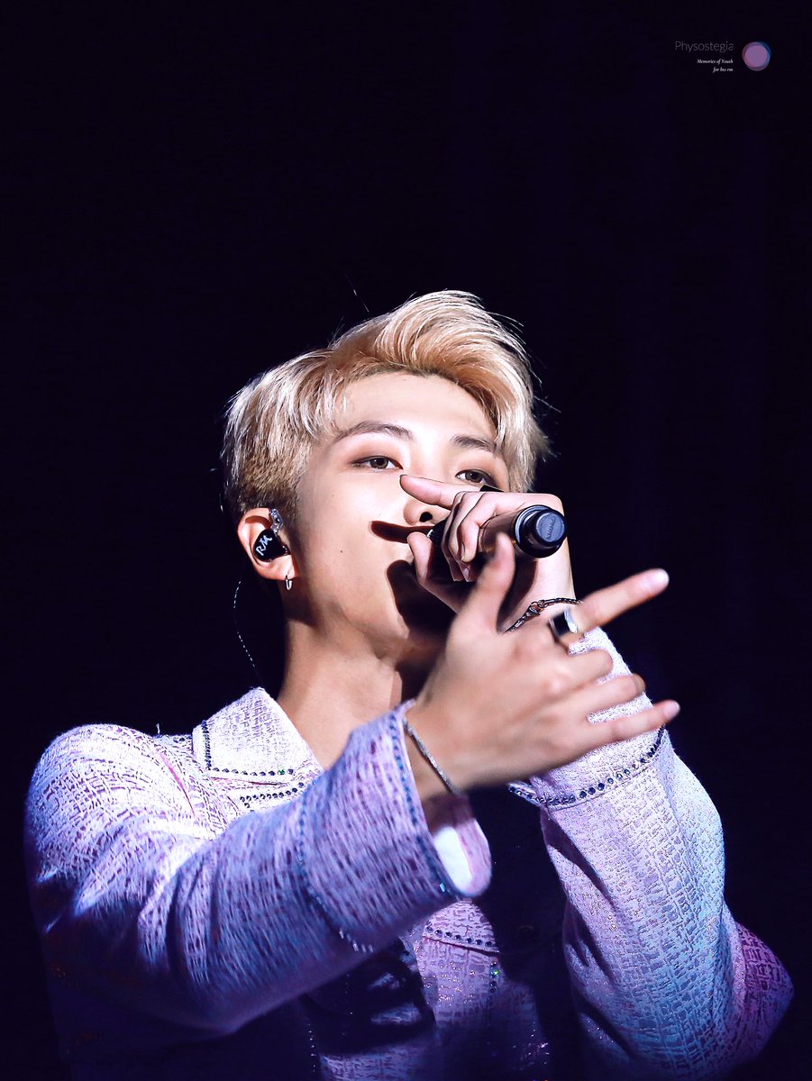 RM_PSTGA's tweet photo. 171021
You were born a star
#김남준 #RM @BTS_twt https://t.co/QzLid6tT0V