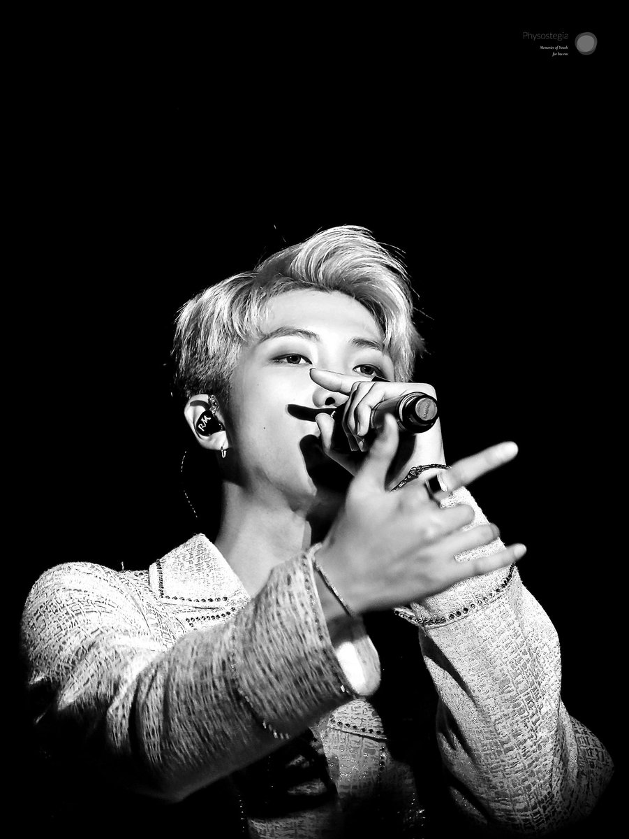 RM_PSTGA's tweet photo. 171021
You were born a star
#김남준 #RM @BTS_twt https://t.co/QzLid6tT0V