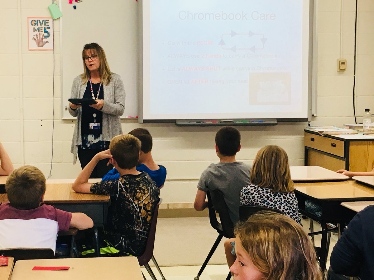 WESpolarbears's tweet photo. GR3 utilizes Chrome books for the first time today!  Thanks for the help @TechnologyNYCSD #WEmatter  @weroarmarshall3 https://t.co/GW3TZukvC2