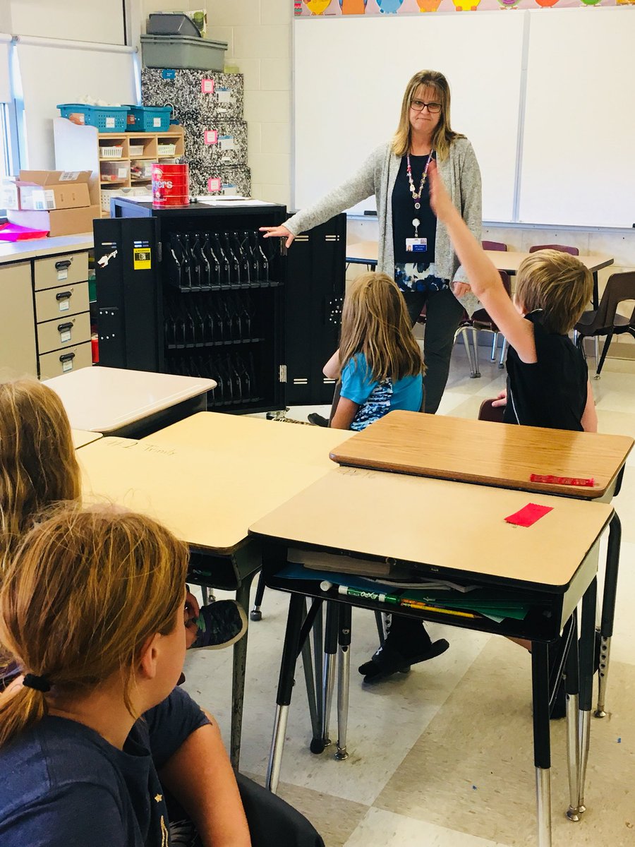 WESpolarbears's tweet photo. GR3 utilizes Chrome books for the first time today!  Thanks for the help @TechnologyNYCSD #WEmatter  @weroarmarshall3 https://t.co/GW3TZukvC2
