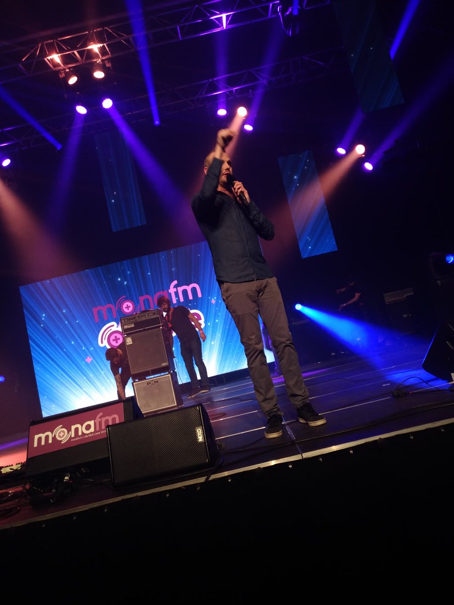 Angie_Mouz's tweet photo. Florent chauffe la salle avant l'arrivée de @cwillem 😂 @MonaFM #plusdelive #lezéphyr https://t.co/4OUyQs8LGk
