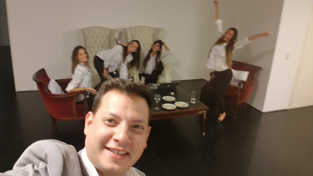 martin_wla's tweet photo. Entre bastidores #BMCDayBuenosAires https://t.co/vr0KPR8gVE