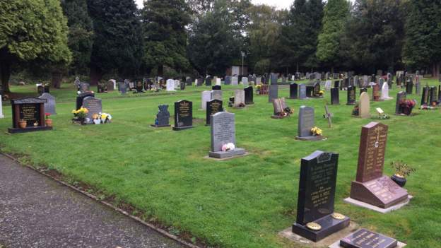 Families 'shocked' after tributes removed from graves bbc.in/2zNdiXB