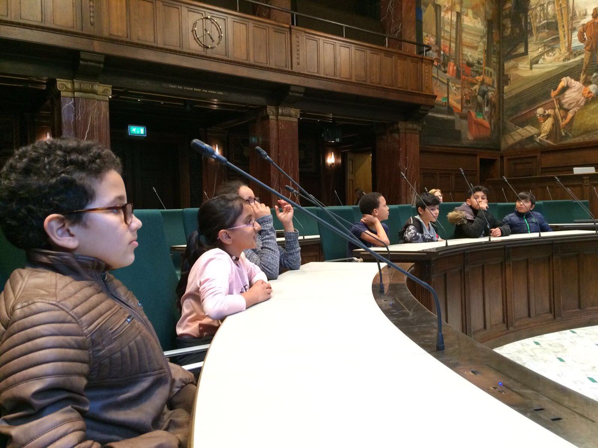 werkenaepaard's tweet photo. Na School in debat met @GerdaEeuwijk @gemeenteraad010 #werkenaepaard https://t.co/vlUMT3kufy