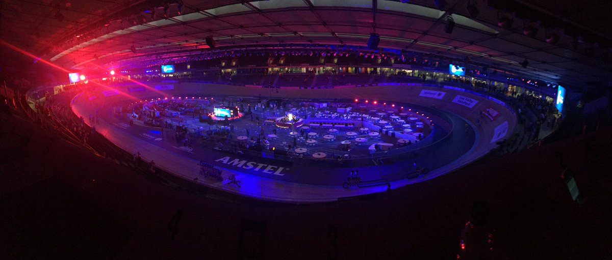 bloord's tweet photo. What a great event #SixDayLondon. It’s like the T20 of cycling! #ThomasCookSport https://t.co/kydFfF4nve