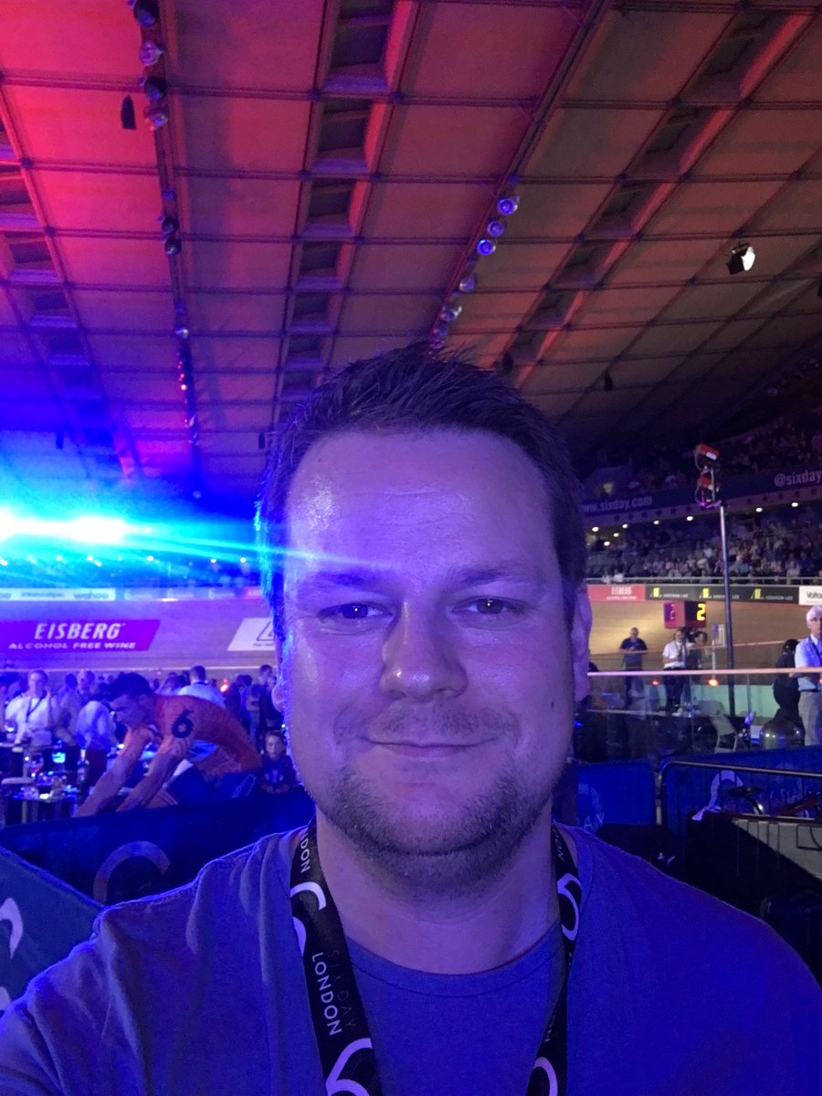 bloord's tweet photo. What a great event #SixDayLondon. It’s like the T20 of cycling! #ThomasCookSport https://t.co/kydFfF4nve