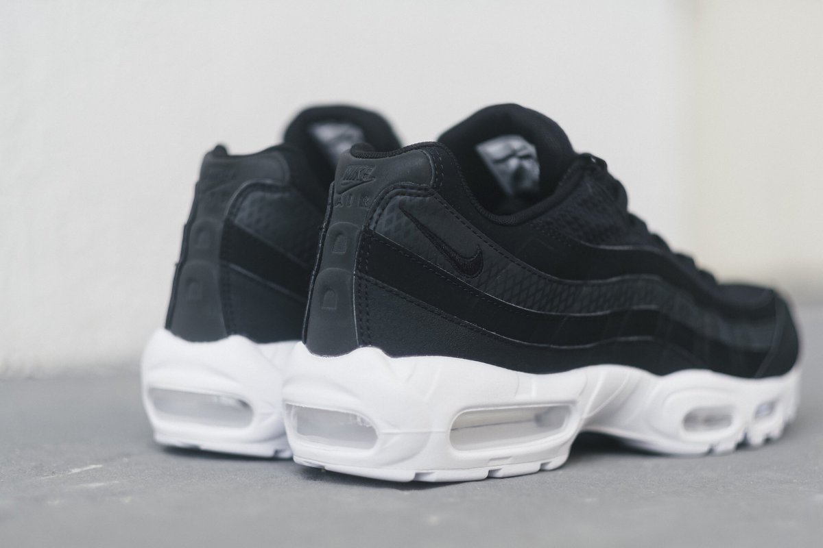 air max 95 black white sole