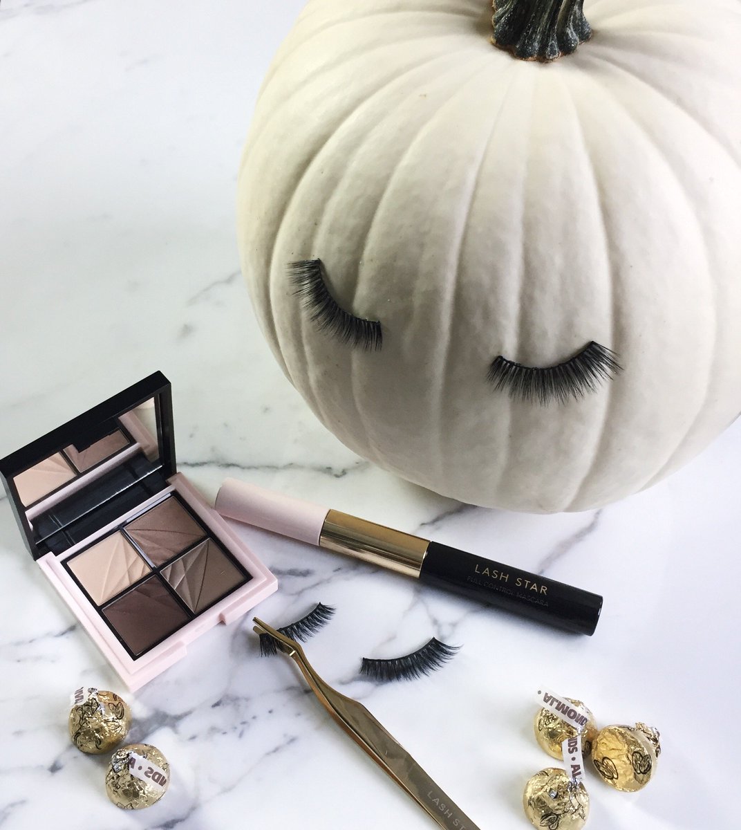 LashStarBeauty's tweet photo. We can hardly BOOlieve halloween is a week away! Stay tuned for the perfect #LashStar approved tutorial …. Coming soon 🖤🎃 https://t.co/Bp1oQh6lG3