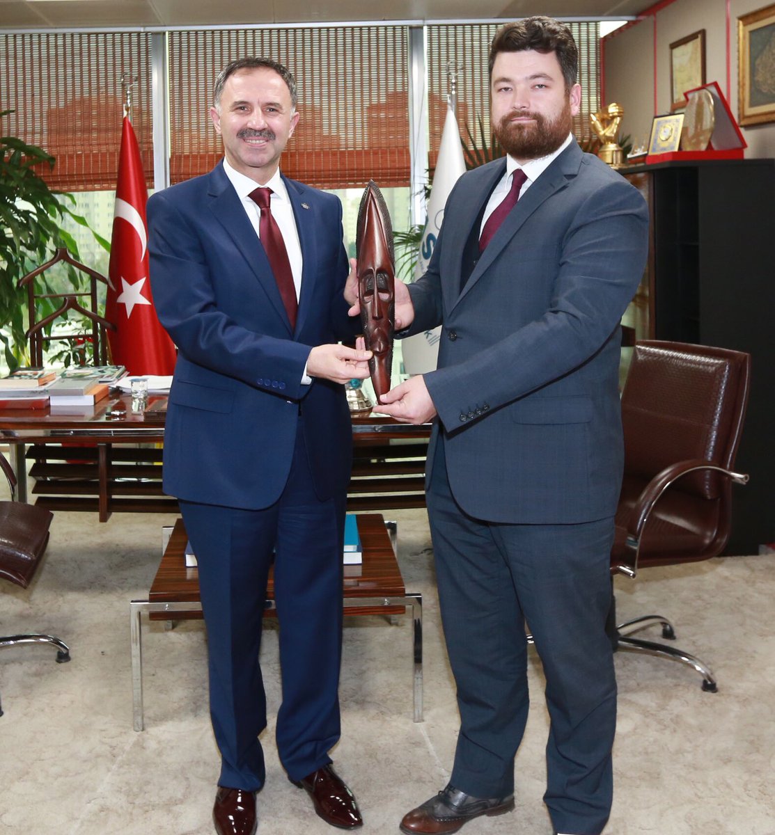 ASKON's tweet photo. Türk Afrika İşadamları Derneği (TABA) Başkanı M. Fatih Akbulut, Genel Başkan @HasanAliCesurr'a makamında ziyaret gerçekleştirdi. https://t.co/TuFImNiJia