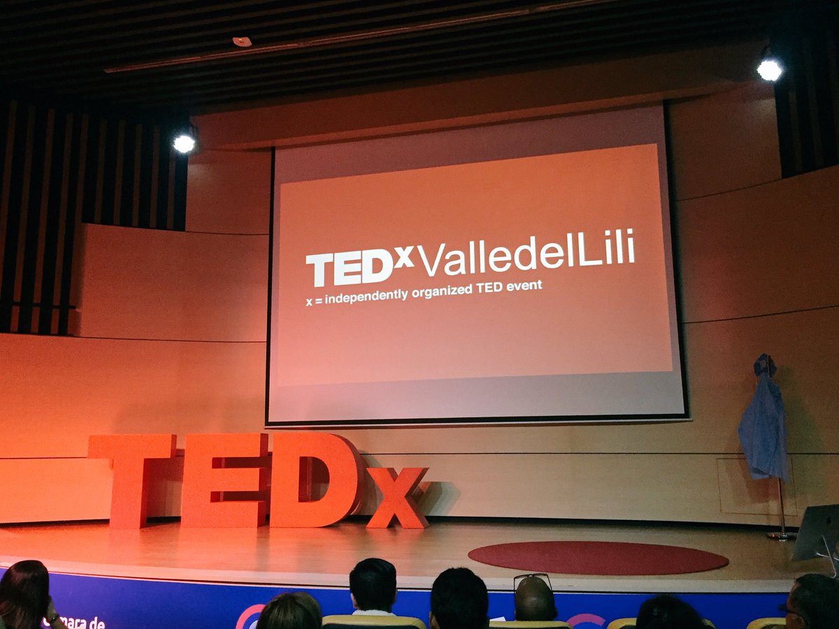CaliCreativa's tweet photo. En unos minutos inicia el #TEDxValleDelLili, que va hasta las 6:30pm. Caé al Auditorio de la Cámara de Comercio. #MigrandoIdeas. https://t.co/OOUSMIO2rk