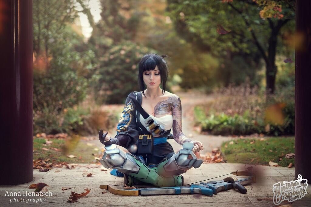 Hanzo, the costume that makes me want a giant dragon tattoo.

Costume made by me
Photo by <a href="/Socke007/">Anna Henatsch</a>

Hanzo from <a href="/OverwatchDE/">Overwatch</a> <a href="/Blizzard_Ent/">Blizzard Entertainment</a>