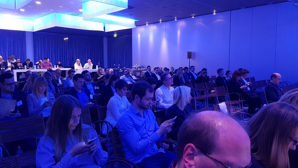 ContentPreis's tweet photo. Smartphone-Nutzung ist ausdrücklich erwünscht: das Publikum wählt live den Publikums-Preis #dcmp17 @content_world https://t.co/rNHTjShAWY