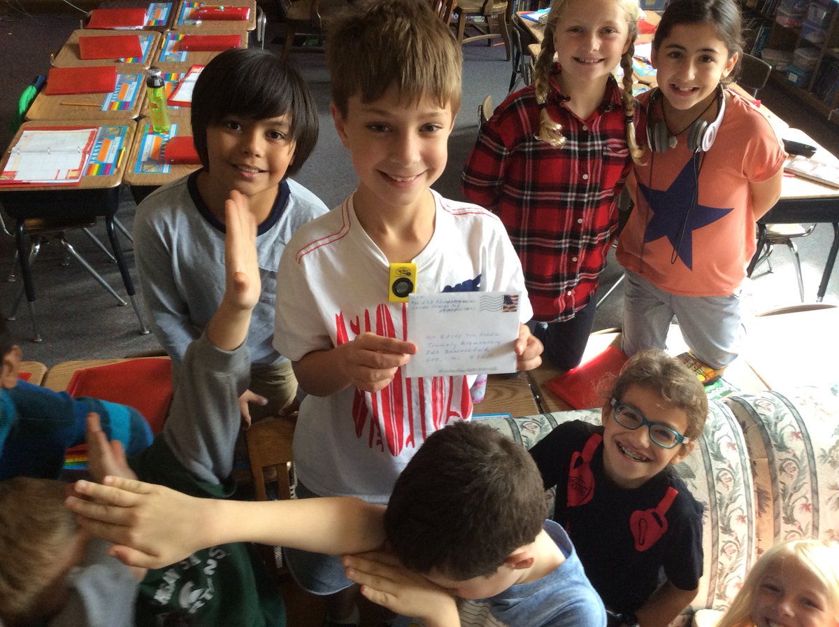 MattEszes's tweet image. Mail from @victoriajcoe!!! Wowee!! We feel famous!😁 #Thankful @GPTrombly #GRAFENWAY #GRA17 #watchoutforevilsquirrels #wehaveherautograph