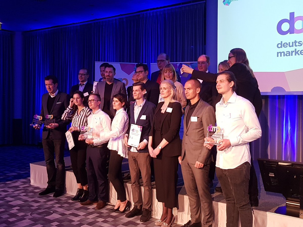 ContentPreis's tweet photo. So sehen Sieger aus! #dcmp17 @content_world #contentmarketing https://t.co/LKVh4GuR0Z