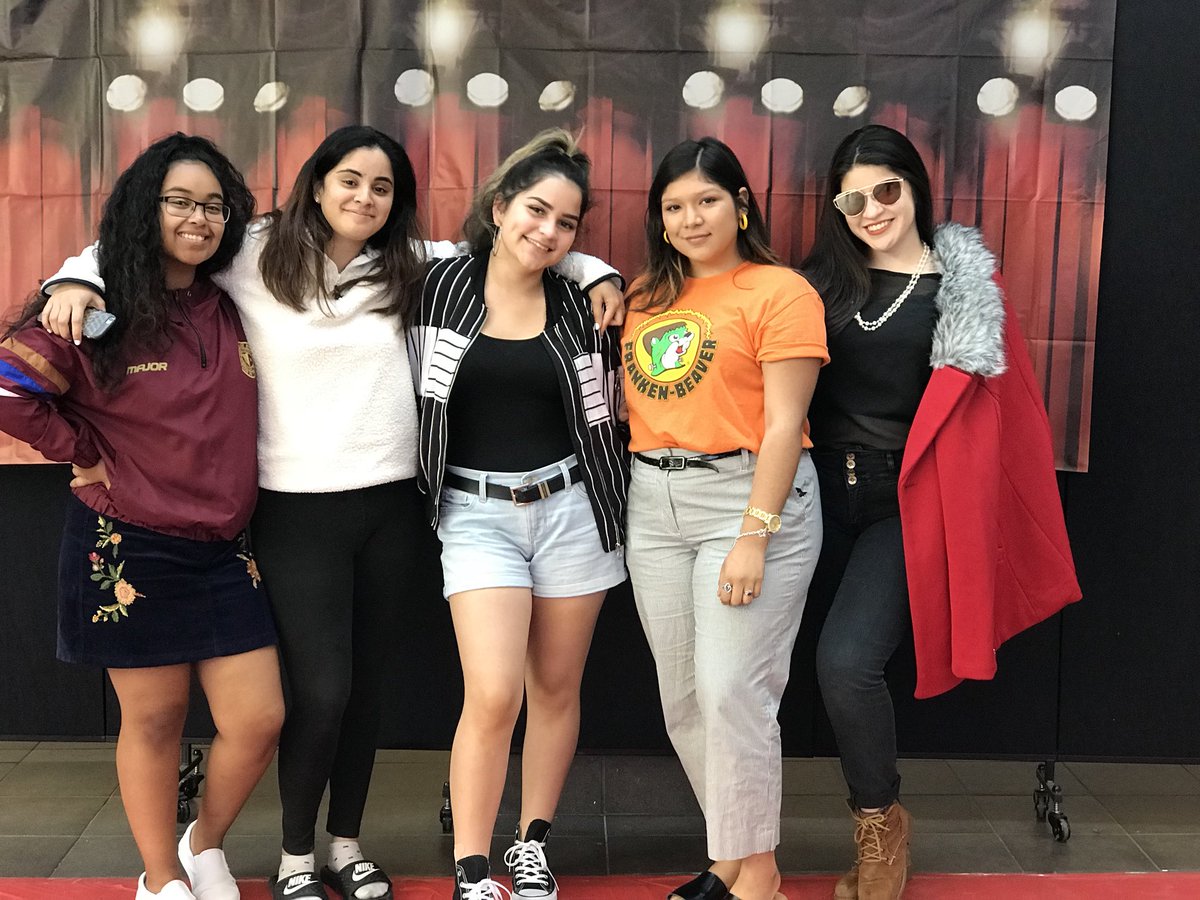 stuco_kforest's tweet photo. @KleinForest HoCo Day 2- Be the Next Model:Fashion Day #kleinspirit #bethenexttopmodel https://t.co/eg6zH1Syum